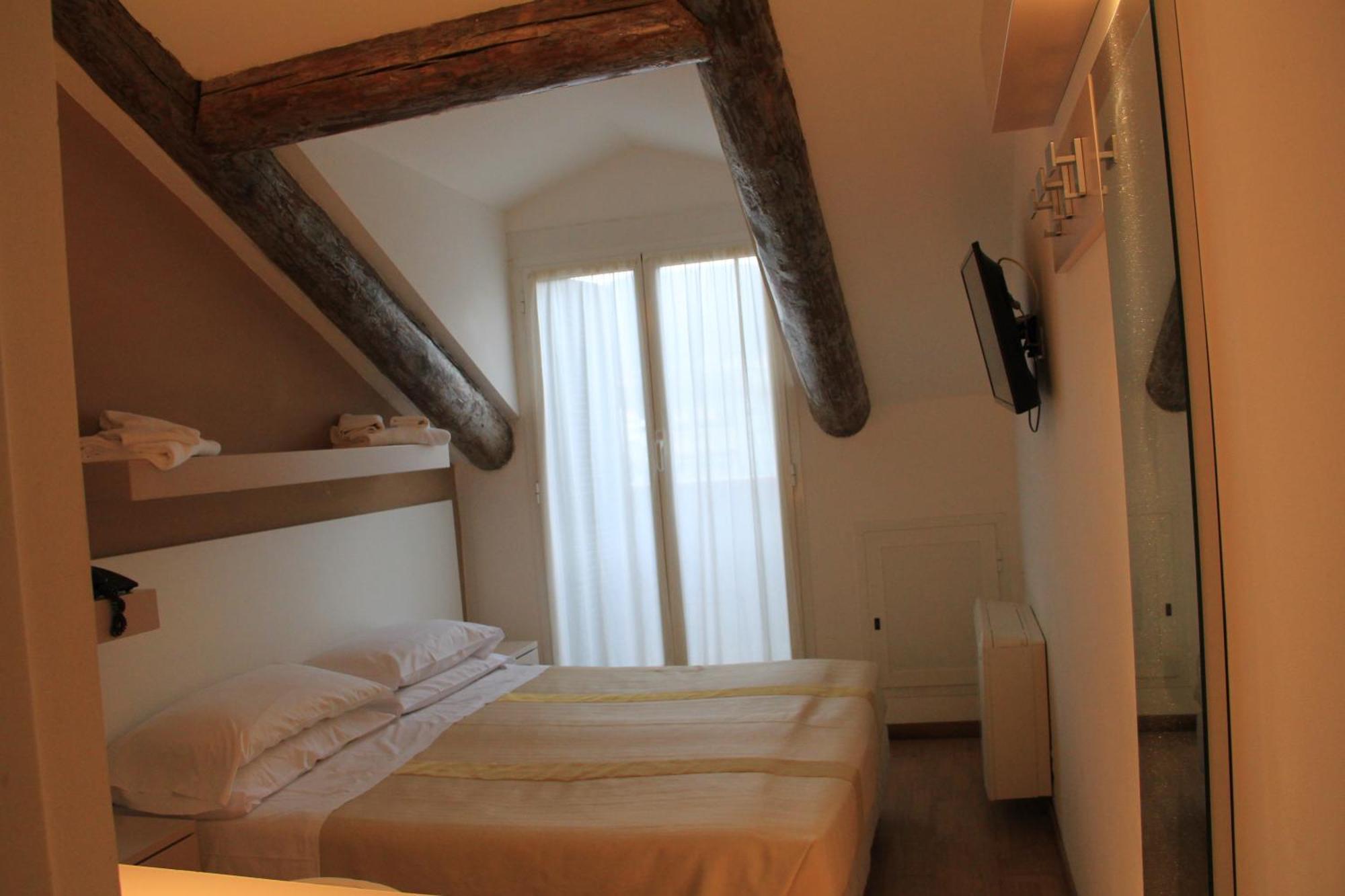 Hotel Melograno Spotorno Extérieur photo