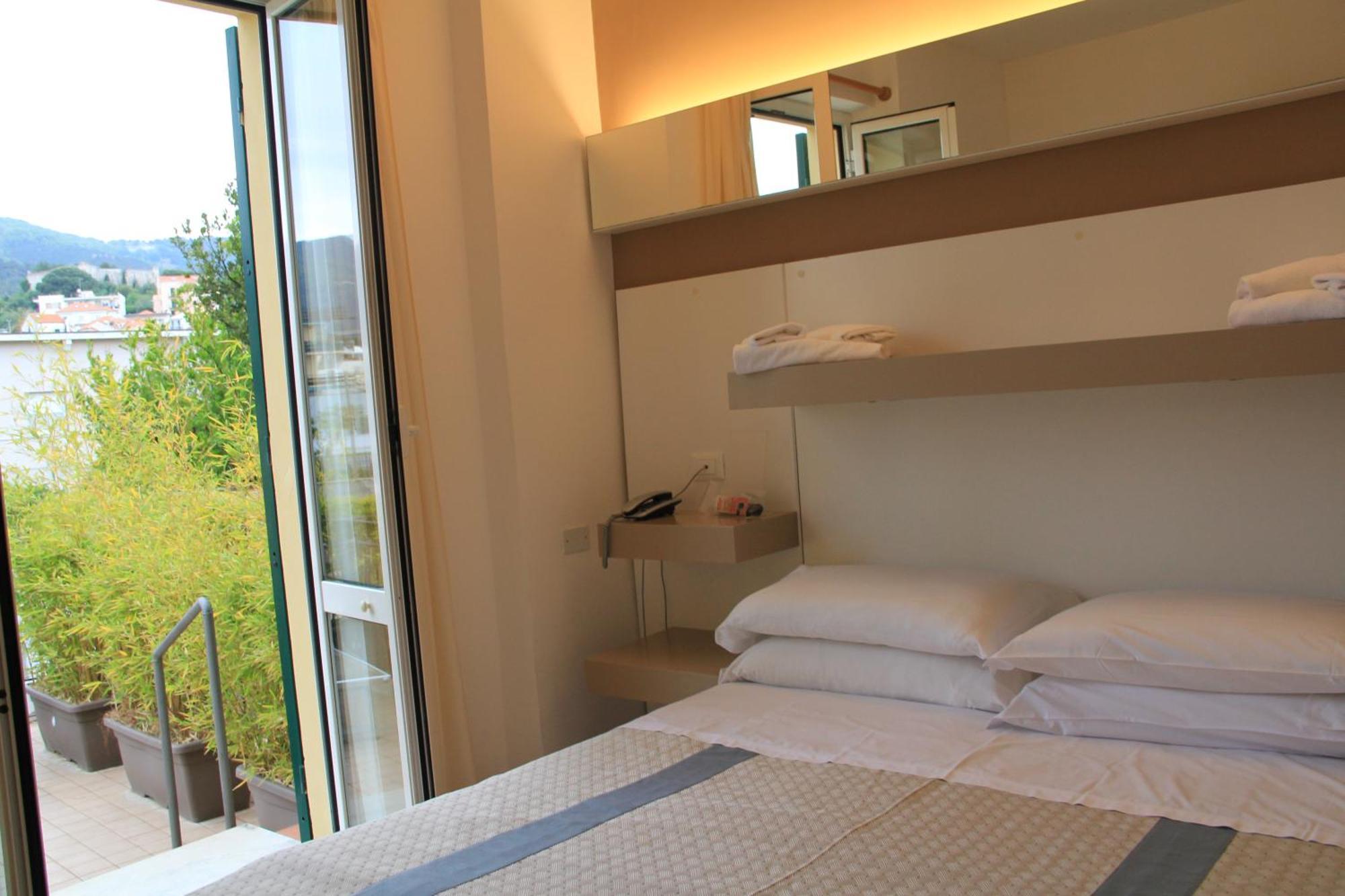 Hotel Melograno Spotorno Extérieur photo