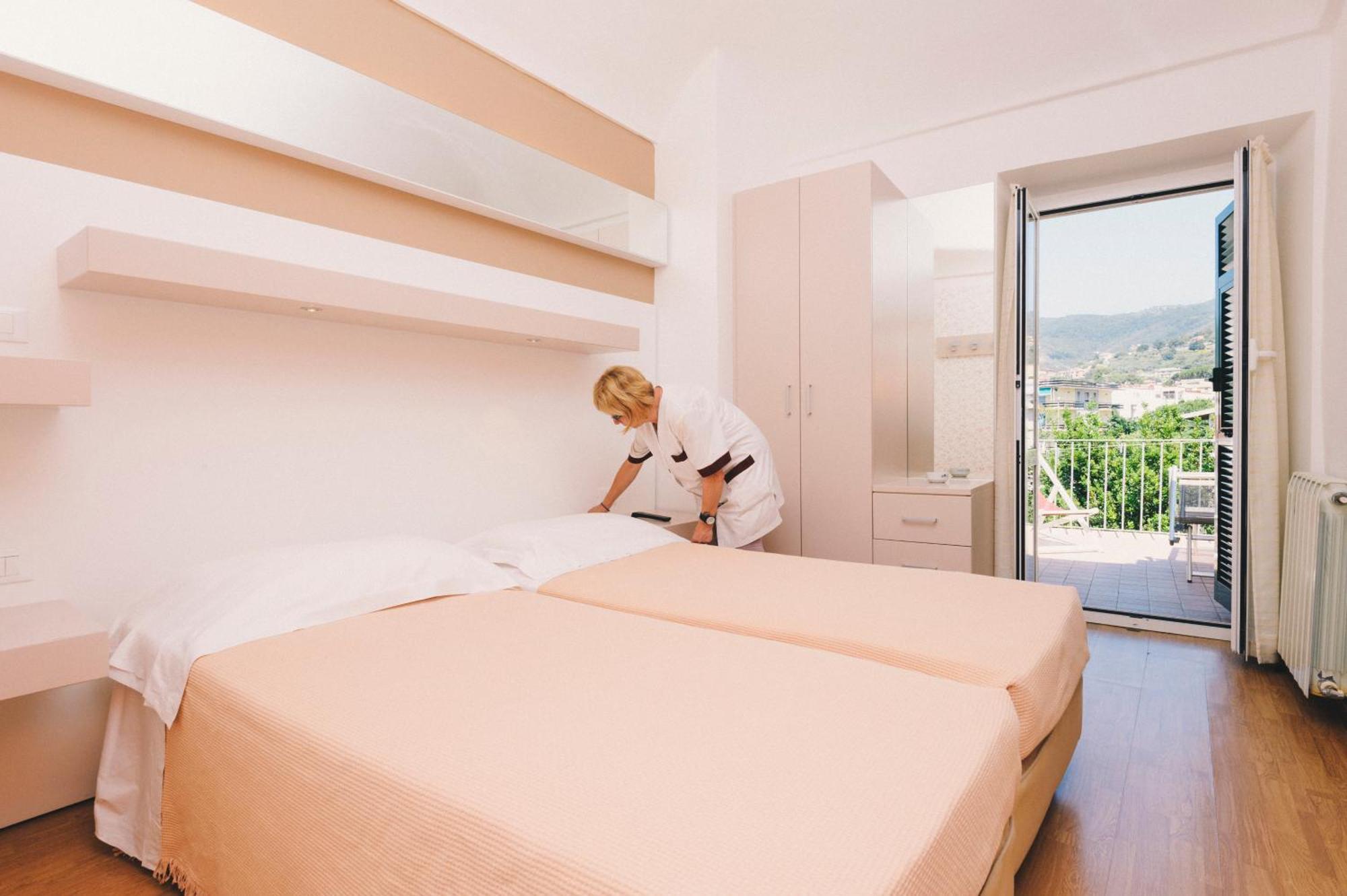 Hotel Melograno Spotorno Extérieur photo
